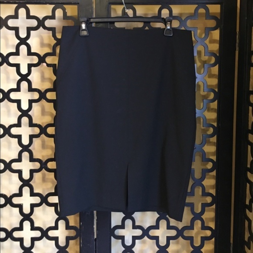 ANN TAYLOR LOFT BASIC‎  BLACK SKIRT Size 10